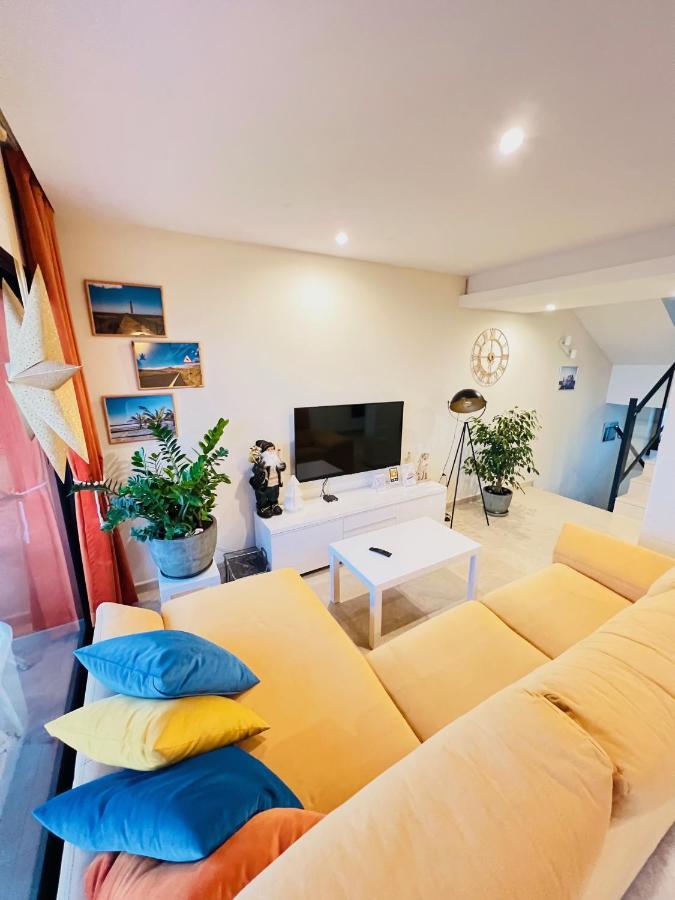 Sunny Castillo Apartment คอสตา เด อันตีกัว ภายนอก รูปภาพ